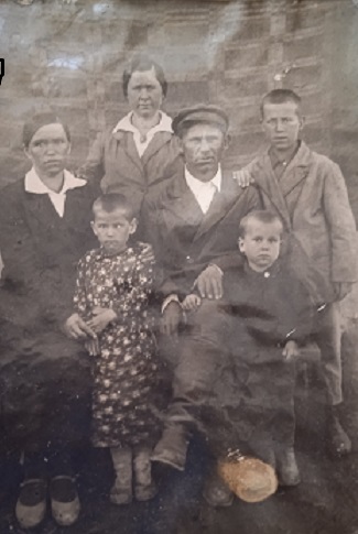 Тётя Настя- моя дядына и её семья